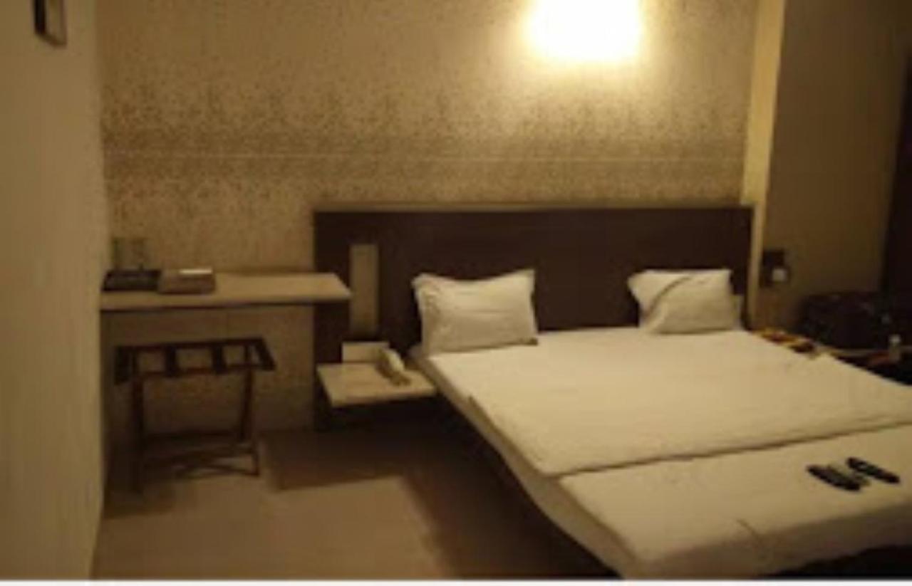 Hotel Sai Saya,ナーシク エクステリア 写真