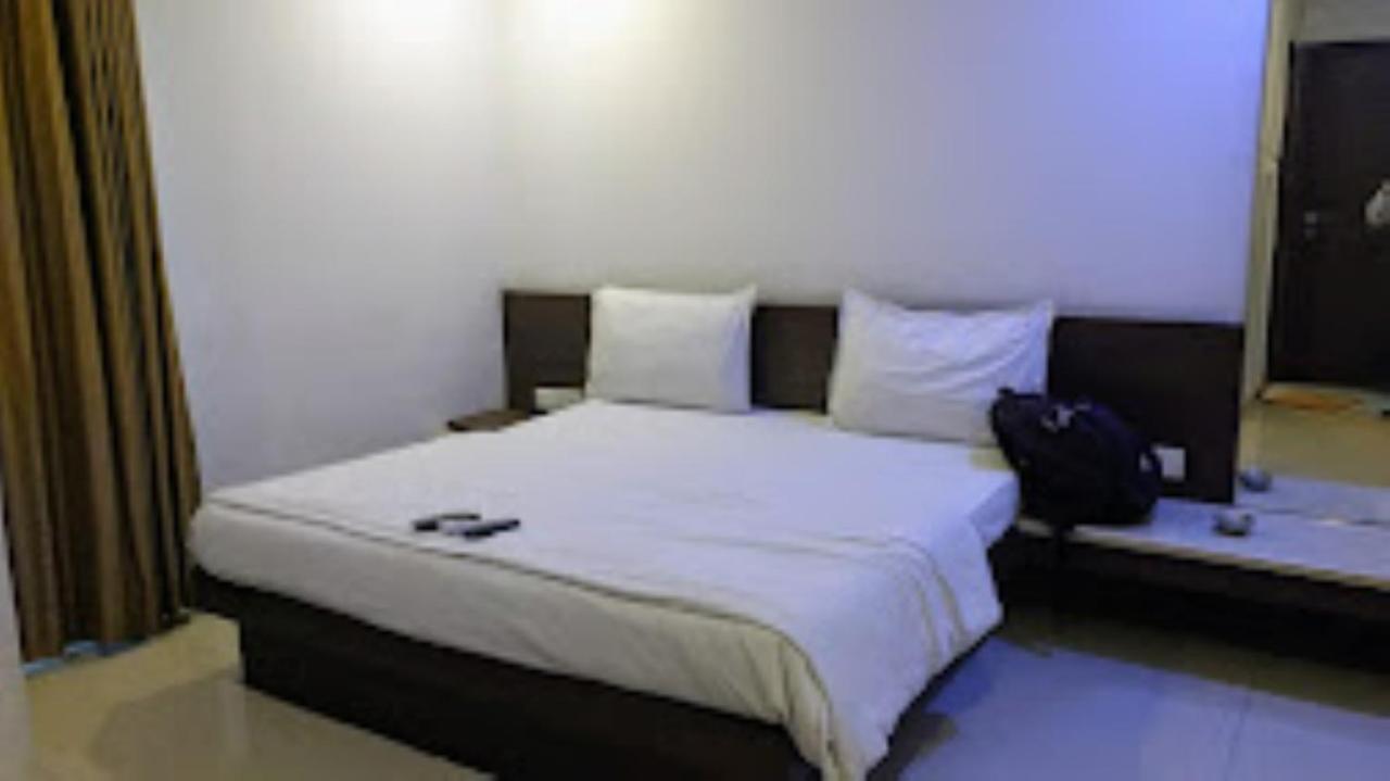 Hotel Sai Saya,ナーシク エクステリア 写真