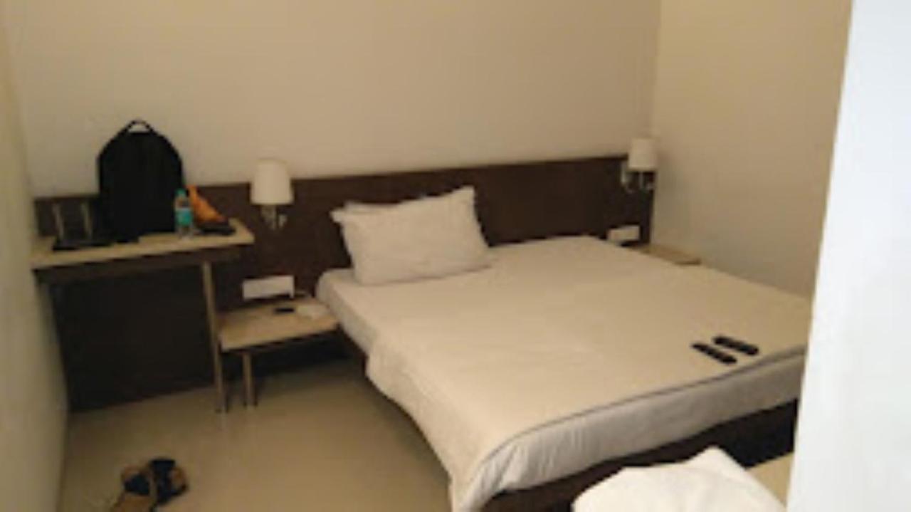 Hotel Sai Saya,ナーシク エクステリア 写真